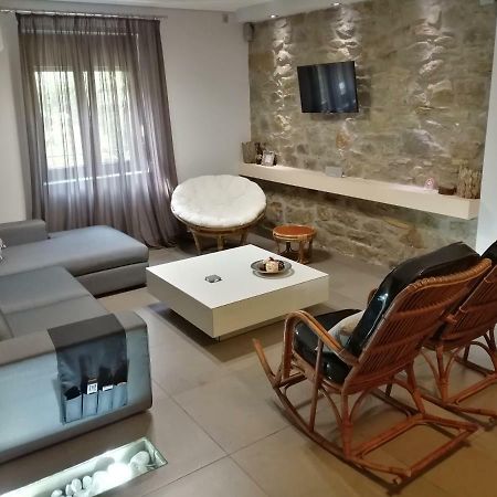 Modern Residence In The Center Of Trikala Tríkala Exterior foto