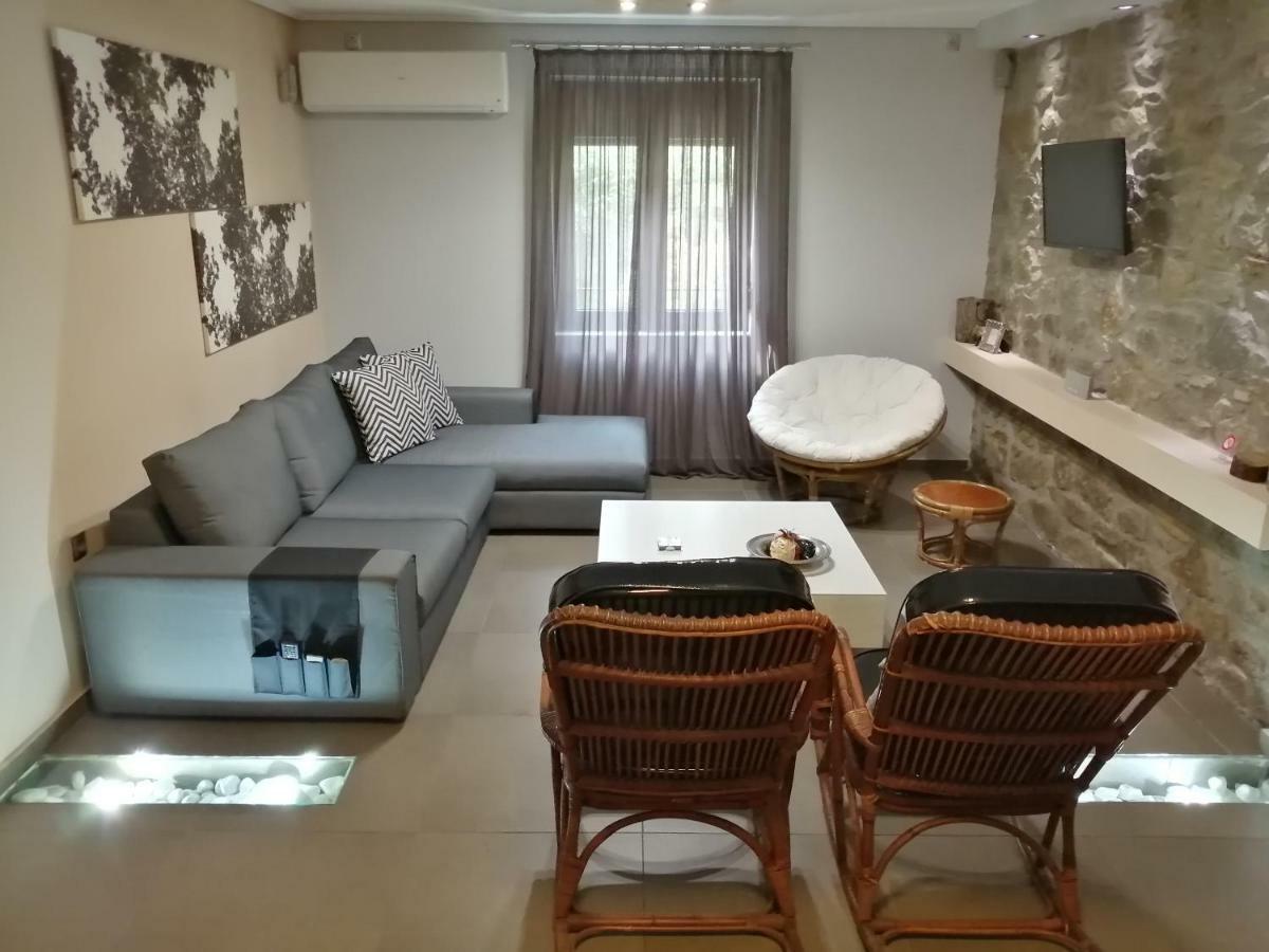 Modern Residence In The Center Of Trikala Tríkala Exterior foto